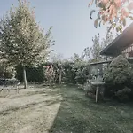 Central Garden House With Parking Lot